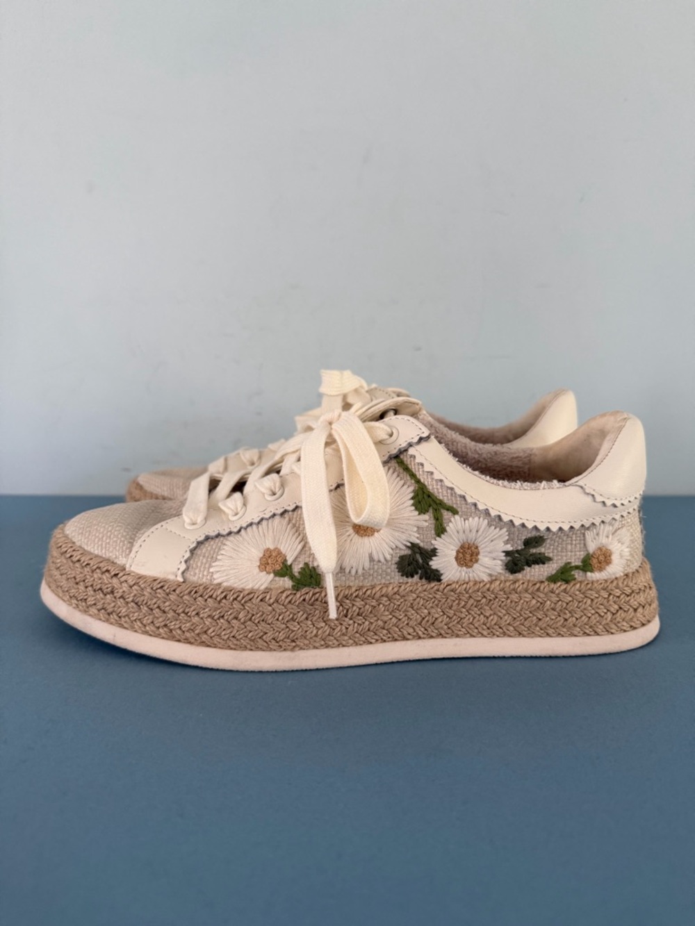 Dolce Vita Azalia Oxford White Daisy Floral Raffia Espadrille Platform Sneakers - Picture 5 of 9